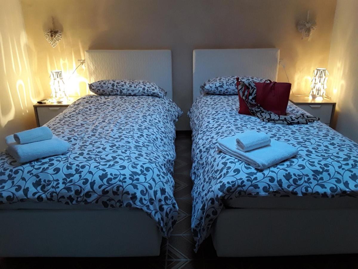 Camere Porto Vecchio Con Parcheggio A Pochi Passi Dal Castello Malcesine Exterior foto